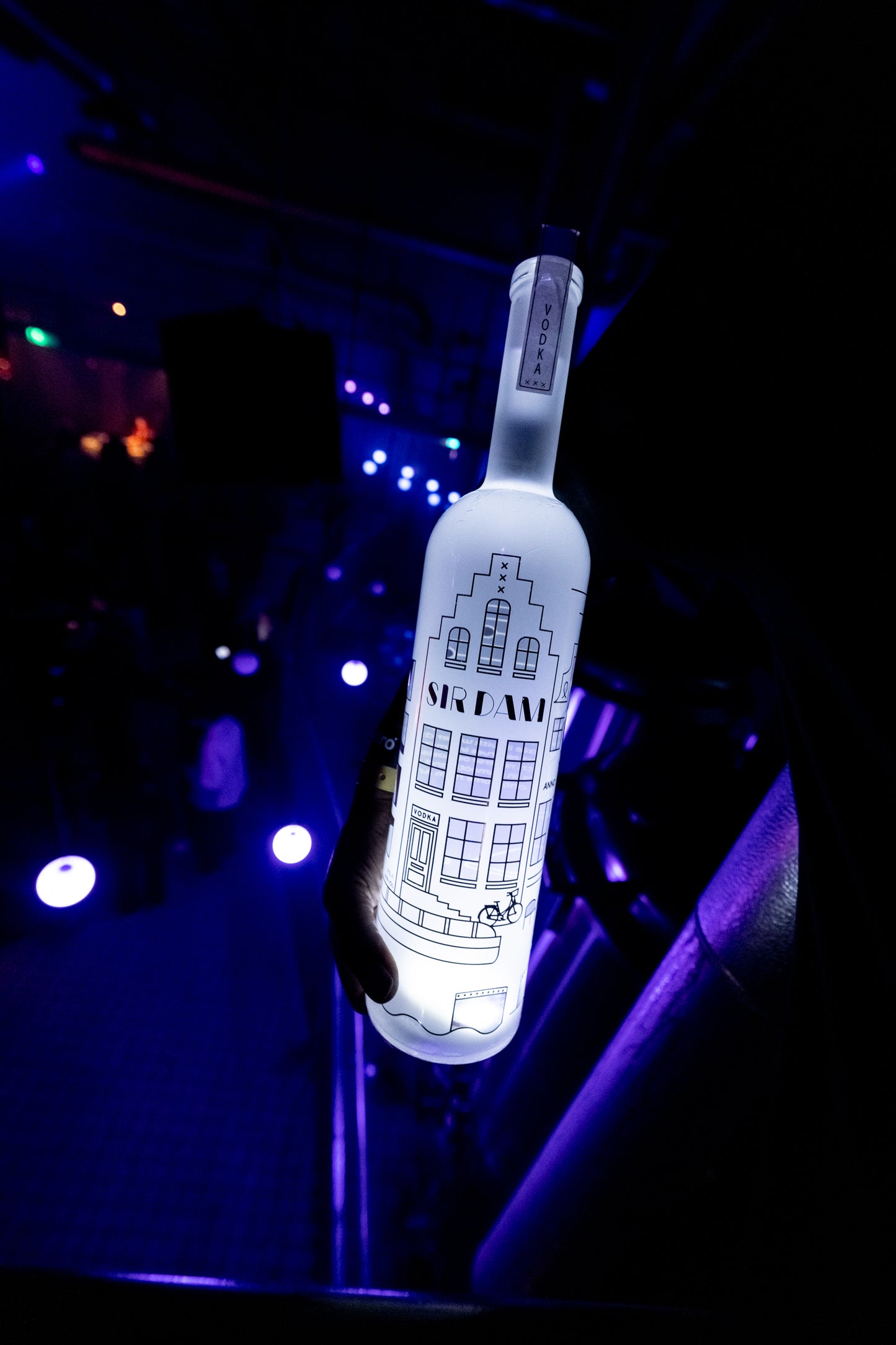 Sir Dam Vodka 0.7L Multicolor & White LED